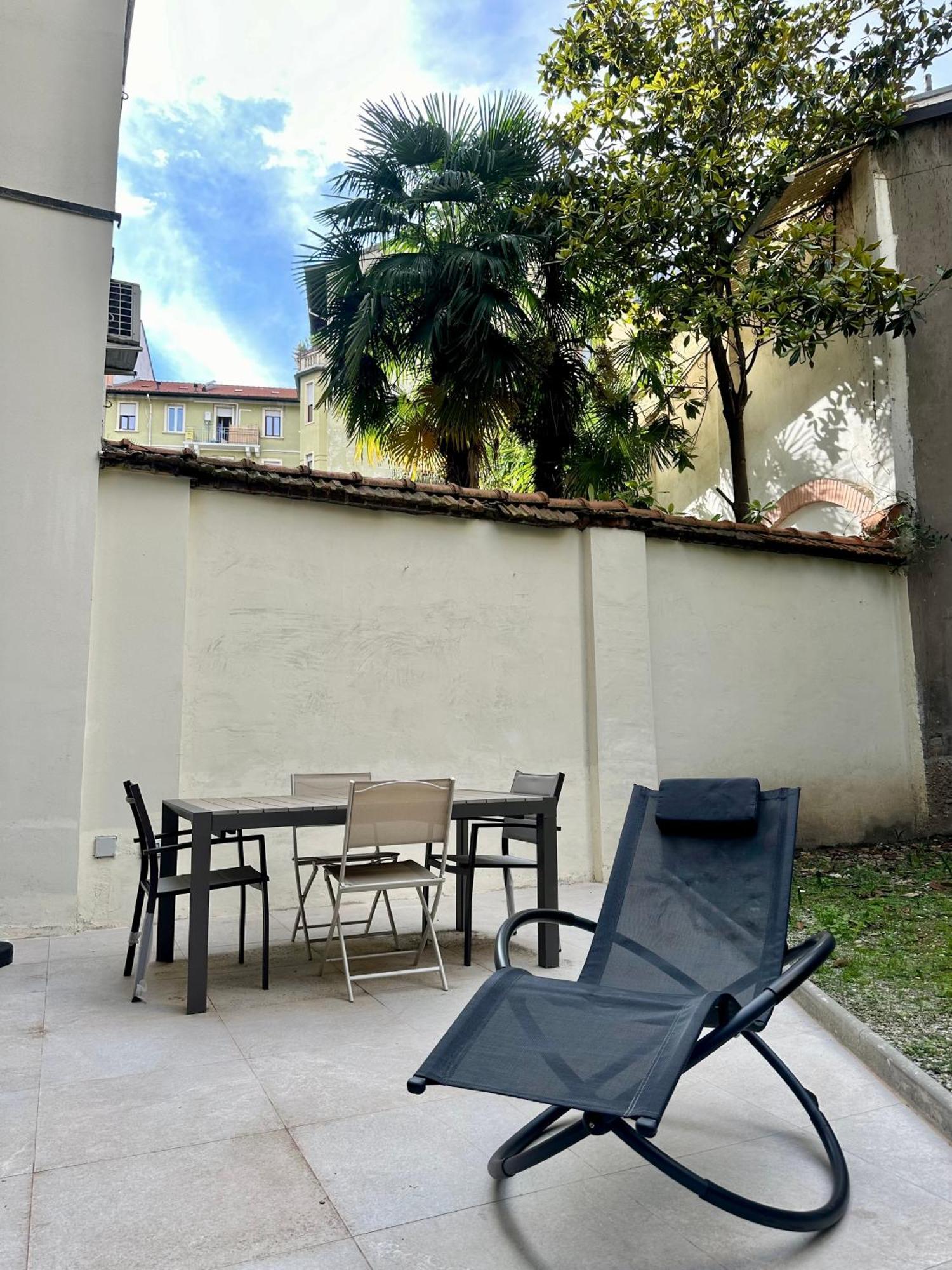 Lr Deluxe Apartments - Porta Venezia - Bilocale Con Giardino Privato Milano Dış mekan fotoğraf