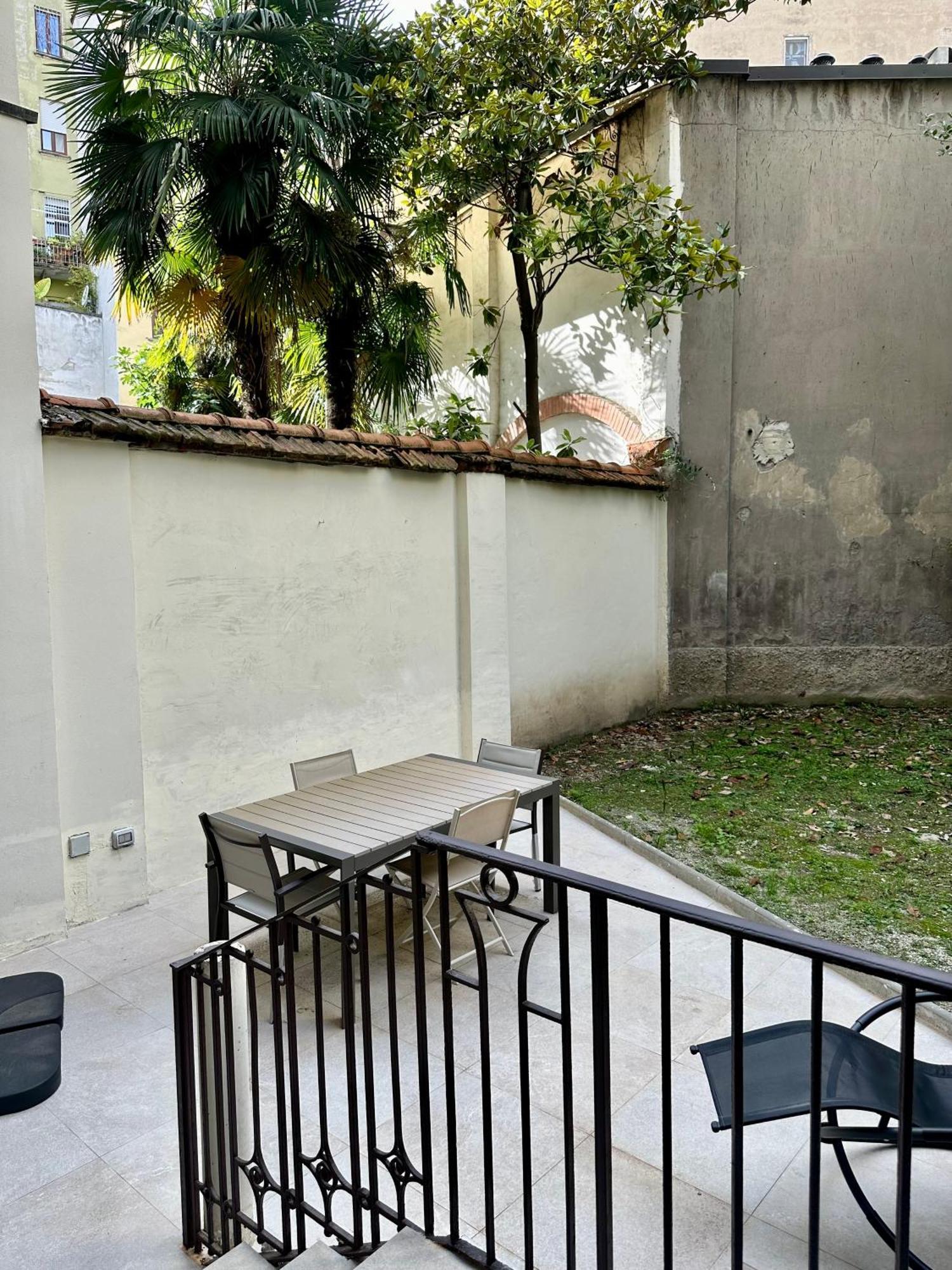 Lr Deluxe Apartments - Porta Venezia - Bilocale Con Giardino Privato Milano Dış mekan fotoğraf