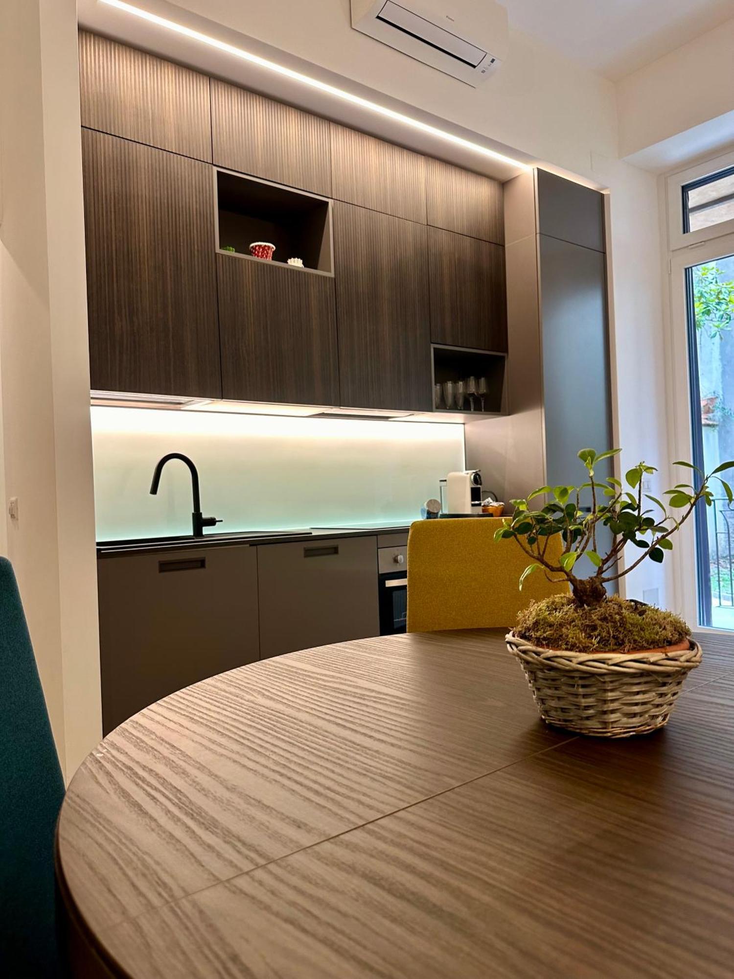 Lr Deluxe Apartments - Porta Venezia - Bilocale Con Giardino Privato Milano Dış mekan fotoğraf