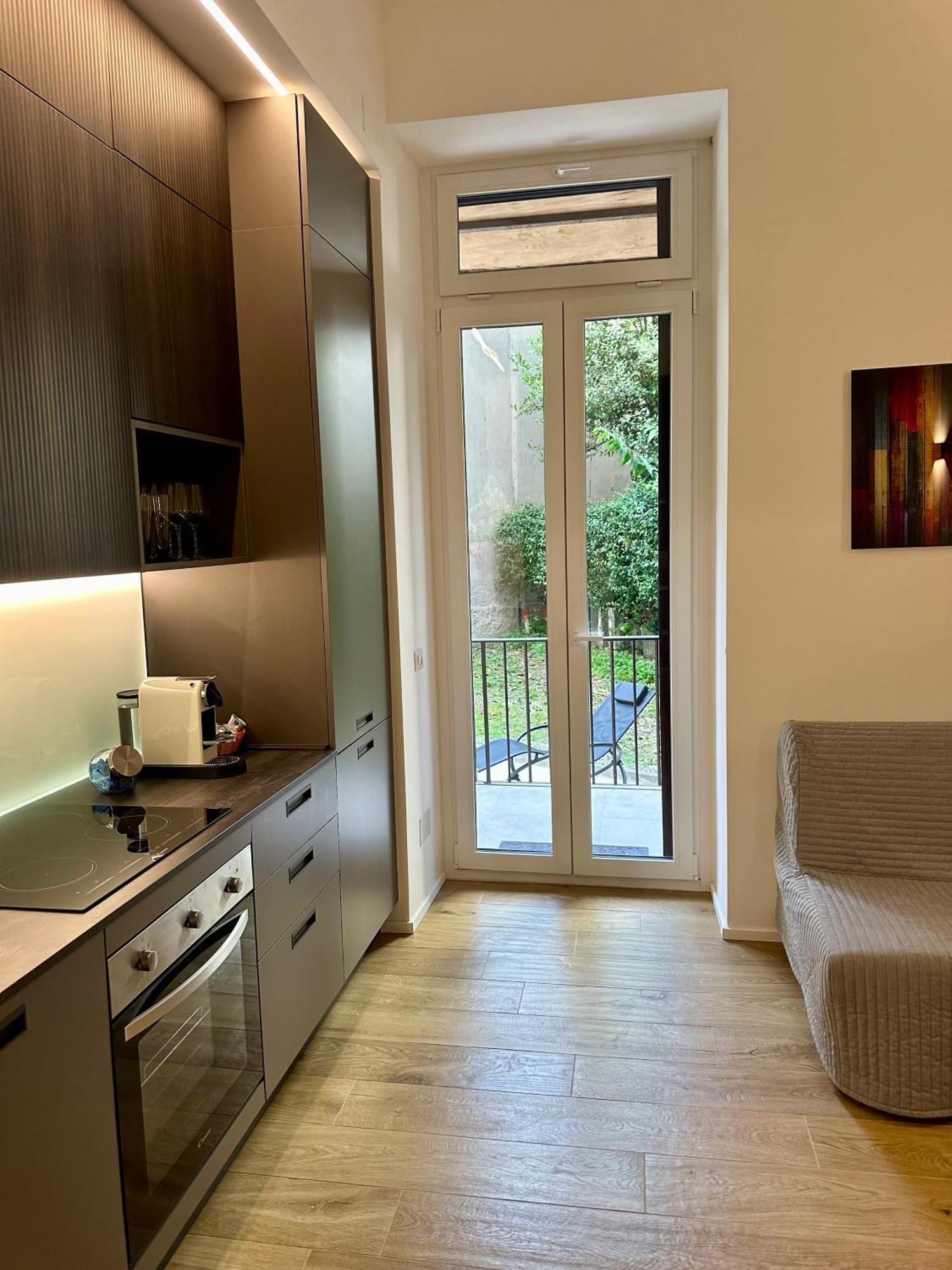 Lr Deluxe Apartments - Porta Venezia - Bilocale Con Giardino Privato Milano Dış mekan fotoğraf
