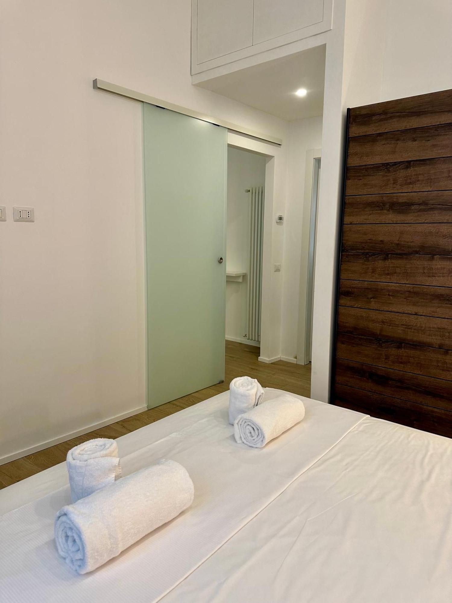 Lr Deluxe Apartments - Porta Venezia - Bilocale Con Giardino Privato Milano Dış mekan fotoğraf