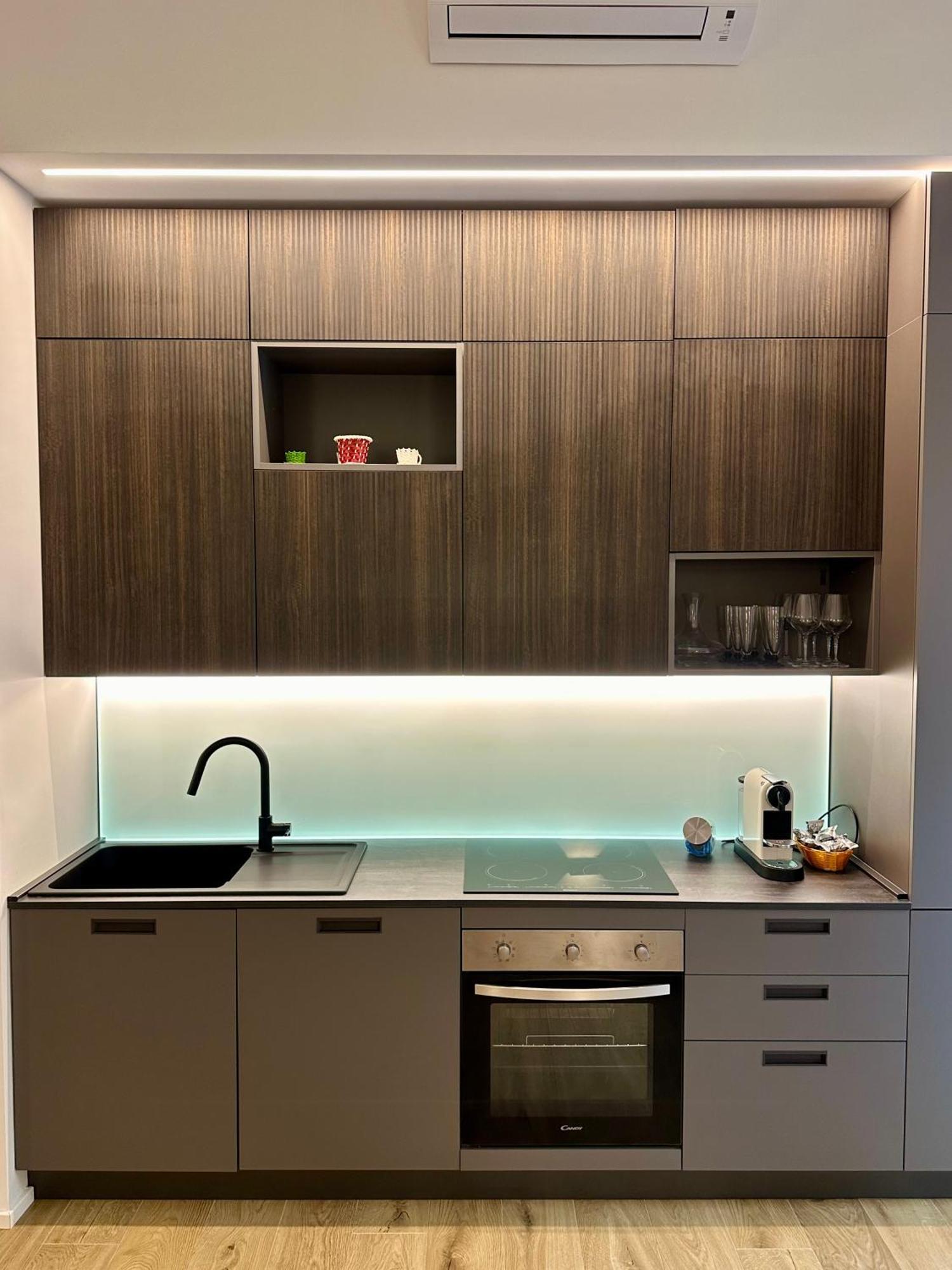 Lr Deluxe Apartments - Porta Venezia - Bilocale Con Giardino Privato Milano Dış mekan fotoğraf