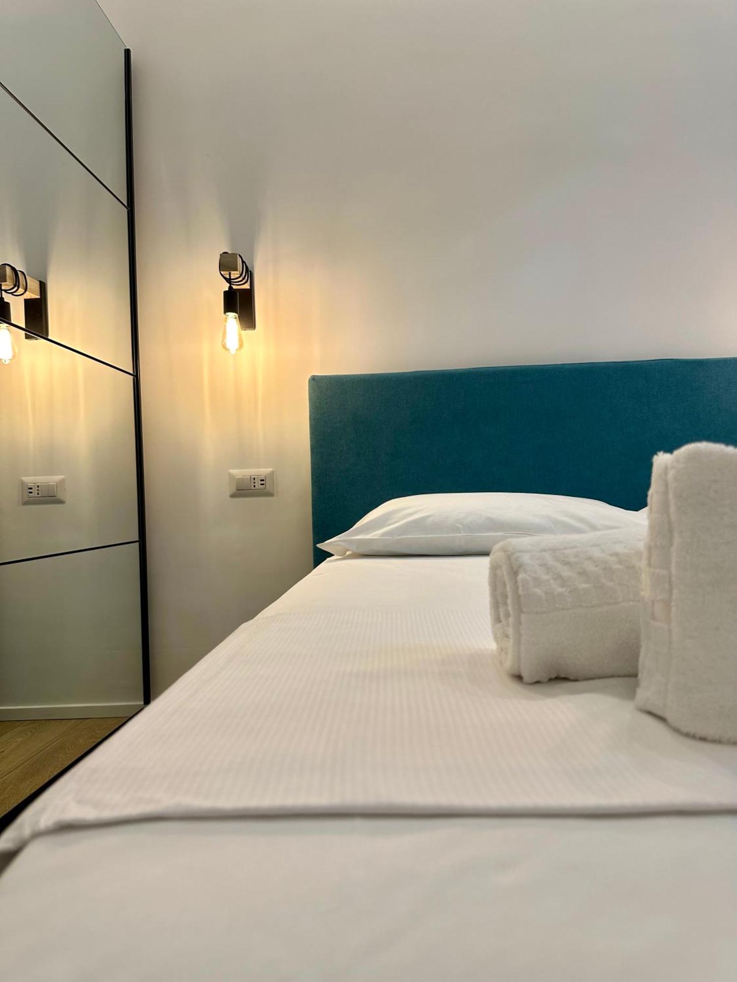 Lr Deluxe Apartments - Porta Venezia - Bilocale Con Giardino Privato Milano Dış mekan fotoğraf