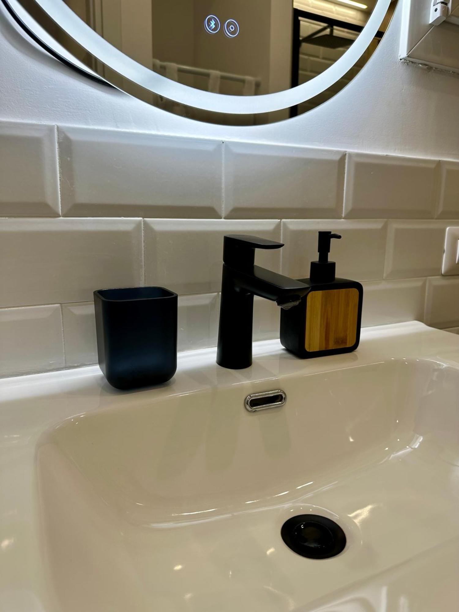 Lr Deluxe Apartments - Porta Venezia - Bilocale Con Giardino Privato Milano Dış mekan fotoğraf